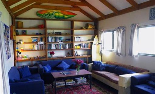 фото отеля Raglan Backpackers & Waterfront Lodge