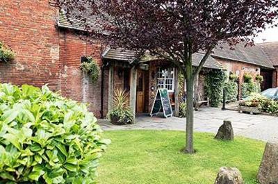 фото отеля Innkeeper's Lodge Rugby