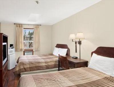фото отеля Knights Inn Oshawa