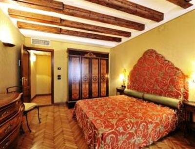 фото отеля Torre Dell'Orologio Apartments