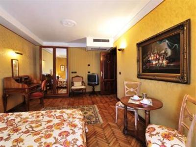 фото отеля Torre Dell'Orologio Apartments