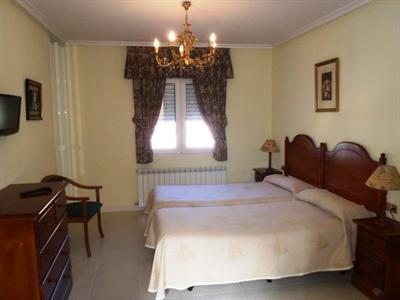 фото отеля Hostal Aribel Longinos Cercedilla