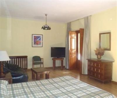 фото отеля Hostal Aribel Longinos Cercedilla