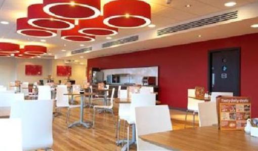 фото отеля Travelodge London Stratford