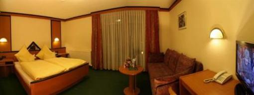 фото отеля Hotel Gruener Baum Bach