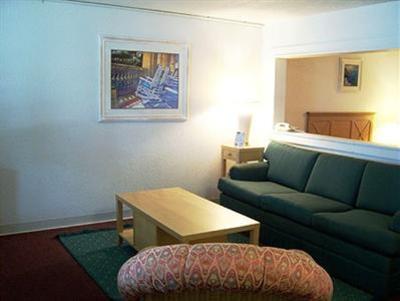 фото отеля Lake Roy Beach Inn