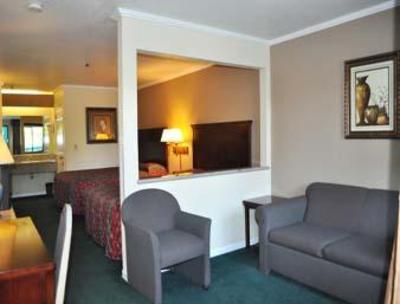 фото отеля Super 8 Motel State Capitol Sacramento