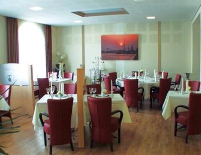 фото отеля Hotel Kaiser Wilhelmshaven