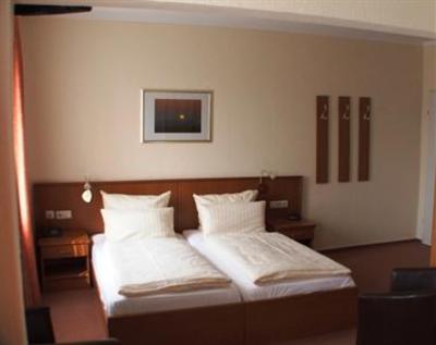 фото отеля Hotel Kaiser Wilhelmshaven