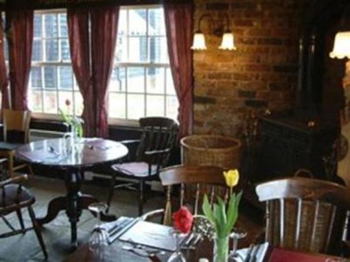 фото отеля The Old Red Lion Hotel Horseheath