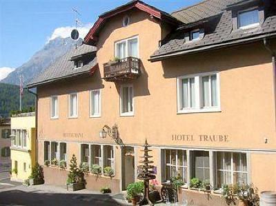 фото отеля Hotel Traube Scuol
