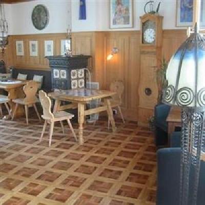 фото отеля Hotel Traube Scuol
