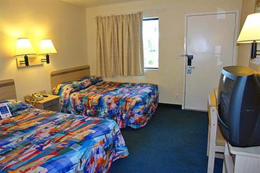 фото отеля Motel 6 Victoria