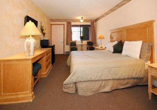 фото отеля Econo Lodge Inn & Suites Kalispell