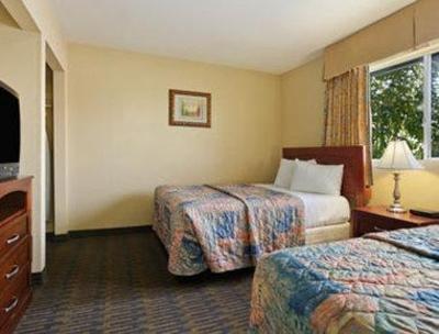 фото отеля Days Inn La Mesa Suites - San Diego