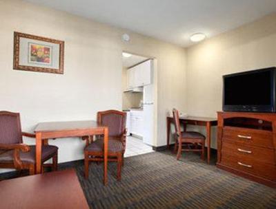 фото отеля Days Inn La Mesa Suites - San Diego