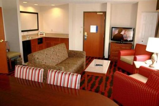 фото отеля Hampton Inn & Suites East Lansing Okemos