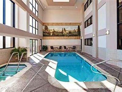 фото отеля Hawthorn Suites by Wyndham Napa Valley