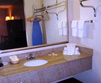 фото отеля Days Inn Cleveland Airport South