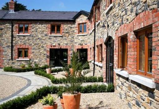 фото отеля Decoy Country Cottages Navan