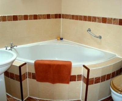 фото отеля Decoy Country Cottages Navan