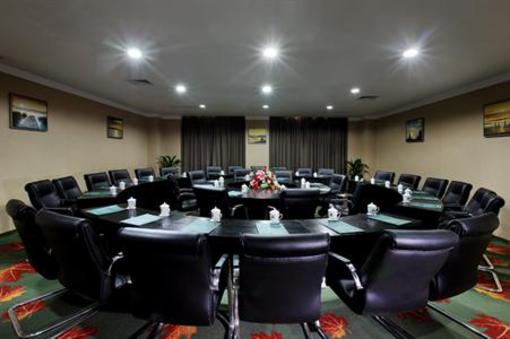 фото отеля Maple Leaf City Hotel