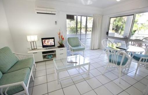 фото отеля Latitude 16 Port Douglas Coral Apartments