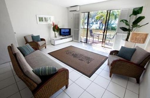 фото отеля Latitude 16 Port Douglas Coral Apartments