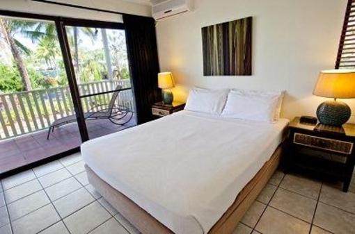 фото отеля Latitude 16 Port Douglas Coral Apartments