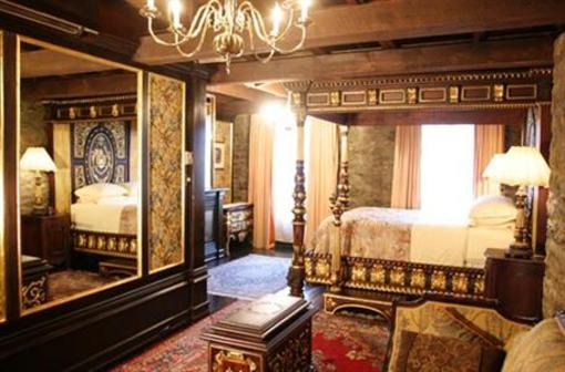 фото отеля Pierre du Calvet Hotel Montreal