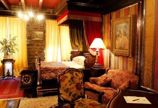 фото отеля Pierre du Calvet Hotel Montreal