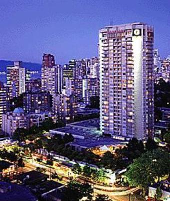 фото отеля Coast Plaza Hotel & Suites