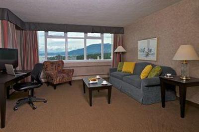 фото отеля Coast Plaza Hotel & Suites