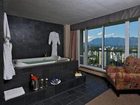 фото отеля Coast Plaza Hotel & Suites
