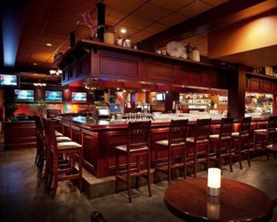 фото отеля Howard Johnson North Burnabys Boutique Hotel