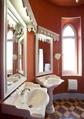 фото отеля Hostellerie Chateau des Fines Roches