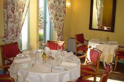 фото отеля Hostellerie Chateau des Fines Roches