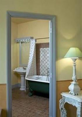 фото отеля Hostellerie Chateau des Fines Roches