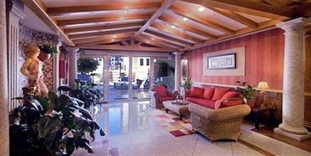 фото отеля Apartamentos Mediterraneo Real Fuengirola