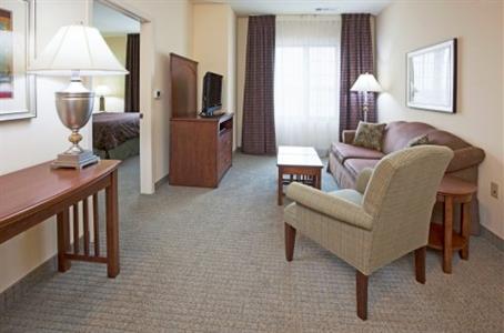 фото отеля Staybridge Suites Milwaukee West Oconomowoc