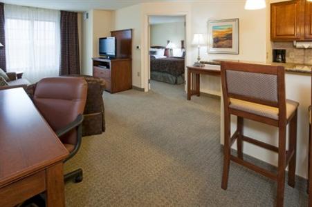 фото отеля Staybridge Suites Milwaukee West Oconomowoc