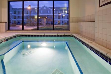 фото отеля Staybridge Suites Milwaukee West Oconomowoc
