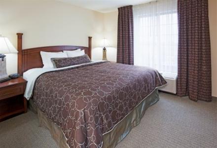 фото отеля Staybridge Suites Milwaukee West Oconomowoc