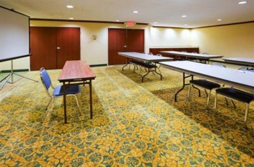 фото отеля Holiday Inn Express Hotel & Suites Rapid City