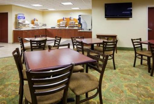 фото отеля Holiday Inn Express Hotel & Suites Rapid City