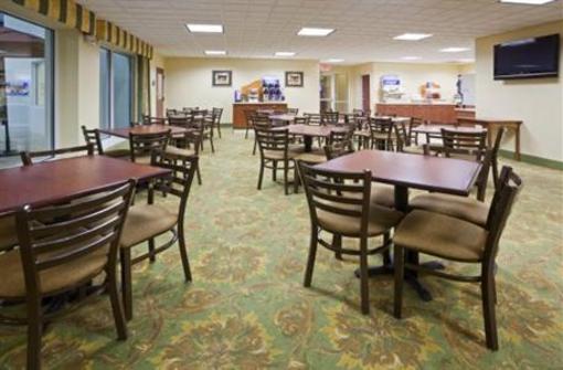 фото отеля Holiday Inn Express Hotel & Suites Rapid City
