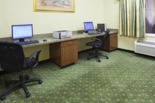 фото отеля Holiday Inn Express Hotel & Suites Rapid City