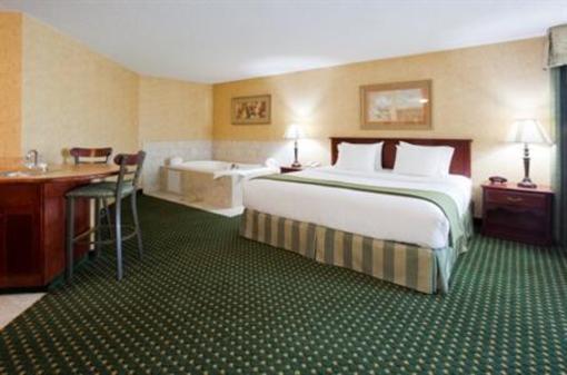 фото отеля Holiday Inn Express Hotel & Suites Rapid City