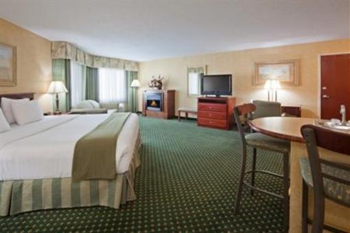 фото отеля Holiday Inn Express Hotel & Suites Rapid City