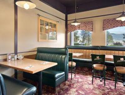 фото отеля Super 8 Merritt
